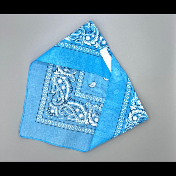 Pleated facemasks with filter and Velcro straps - Picture 12 of 13